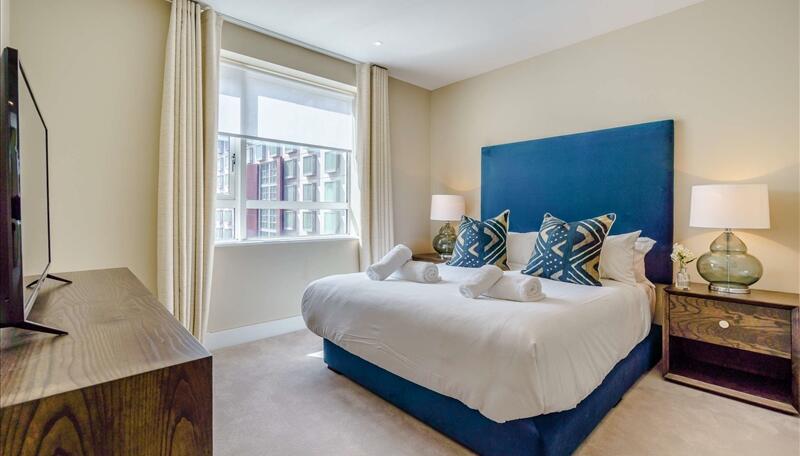 2 bed property in Westferry Circus, London